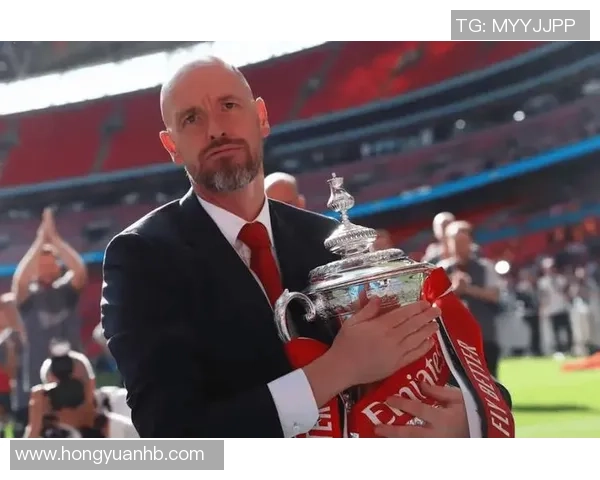 阿贾克斯宣布主帅海廷加下课滕哈赫有望重返执教岗位